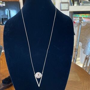 Chic Silver Necklace with Triangle Pendant